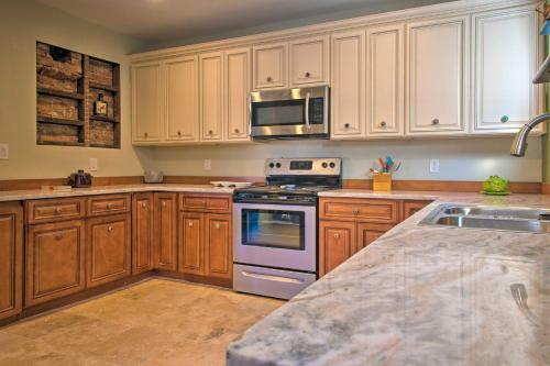 Renovated Craftsman Home About 2 Mi To Downtown!