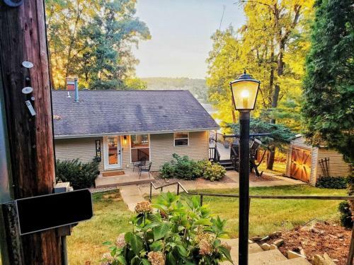 Luxury Waterfront Villa Wth River Access & Hot-tub