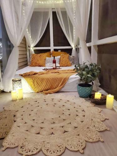 Luxury Waterfront Villa Wth River Access & Hot-tub