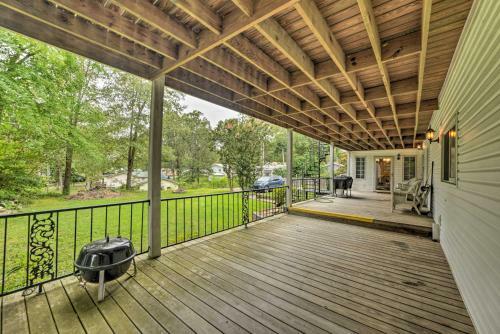Apartamento Large Condo With Wraparound Deck Less Than 1mi To Marina
