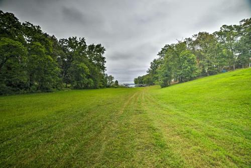 Updated Gilbertsville Retreat Steps To Lake!