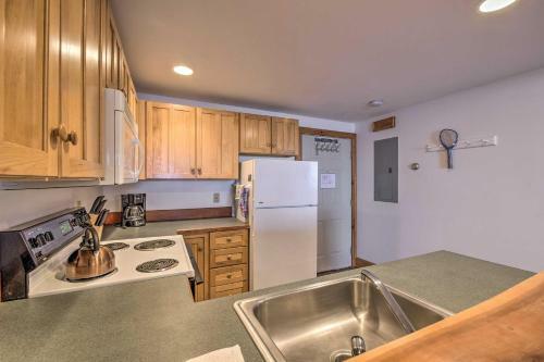 Apartamento Lincolnville Studio With Ocean-view Balcony!