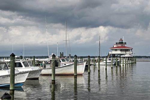 Cambridge Colonial Home, Walk To Town And Waterfront