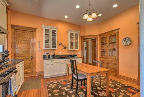Historic Cumberland Home With Deck And Valley View!