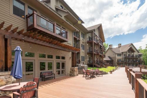 Hotel A204 - Studio Standard View Suite With Fireplace & Private Balcony!
