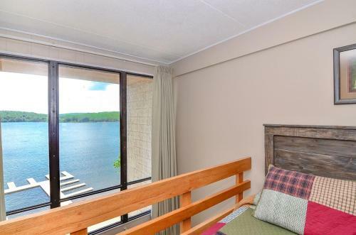 503f - Lakefront 3 Level Condo With 3 Bedrooms, 2 Baths, Recently Renovated!