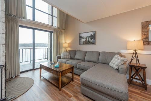 503f - Lakefront 3 Level Condo With 3 Bedrooms, 2 Baths, Recently Renovated!
