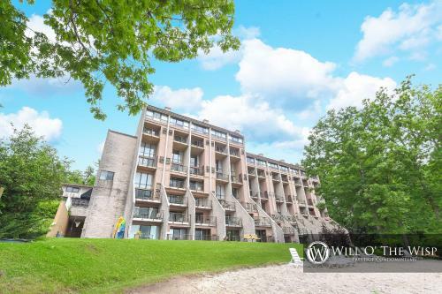 503f - Lakefront 3 Level Condo With 3 Bedrooms, 2 Baths, Recently Renovated!