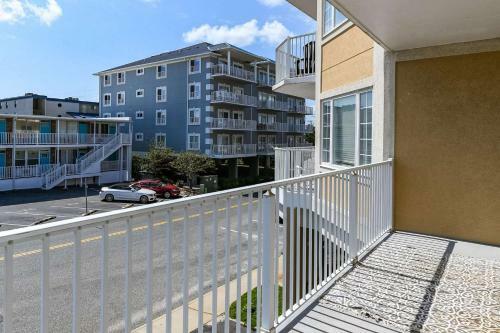 Royal Beach 102