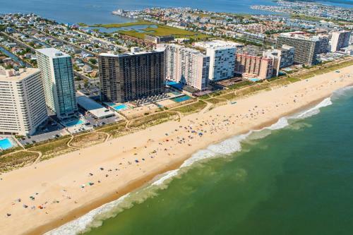 New Downtown Hideaway - 2 Blocks To Beach & Bay Home