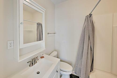 New Downtown Hideaway - 2 Blocks To Beach & Bay Home