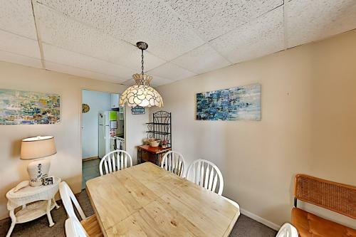 Apartamento Bayside Getaway With Pool - Walk To Beach & Dining Condo