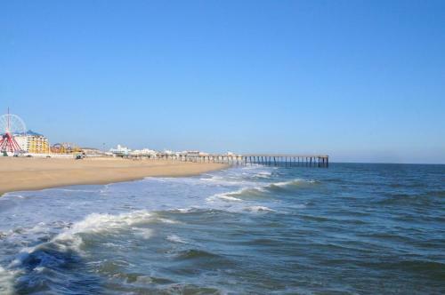 Apartamento Bayside Getaway With Pool - Walk To Beach & Dining Condo