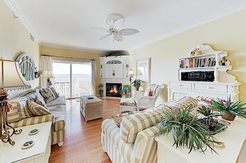 Apartamento Chic Beachside Condo With Pool & Bayfront Balcony Condo