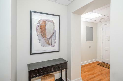 Evonify Stays - Theatre District Apartments