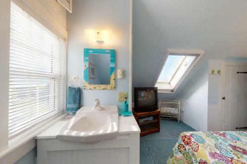 Sea Coast Cottage