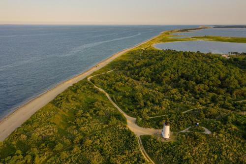 New Listing! Tranquil Home With Deck, Near Beach Home