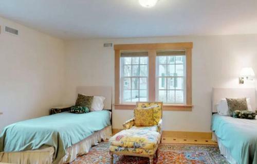 Edgartown Village - Close To Main Street Home