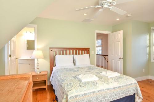 446c - Newly And Beautifully Updated, Spacious, Steps From The Water!