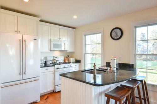 446c - Newly And Beautifully Updated, Spacious, Steps From The Water!