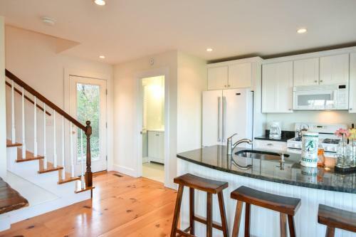 446c - Newly And Beautifully Updated, Spacious, Steps From The Water!