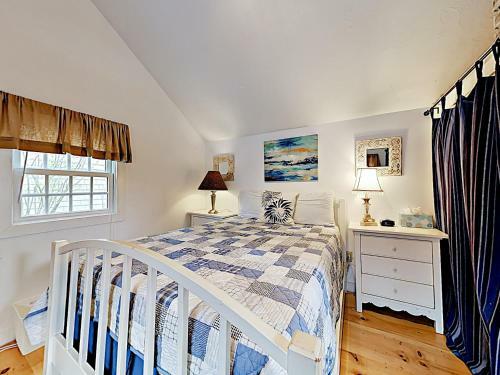 New Listing! Cape Cod Cottage ? 100 Yards To Beach Cottage