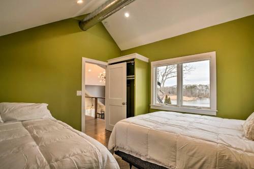 Waterfront Getaway - 1 Mile To Ferry And Beach!