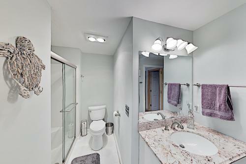 Well-appointed Cape Getaway - Near Dining & Beach Home