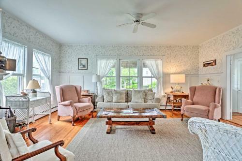 Nantucket Retreat With Deck Walk To The Ferry!
