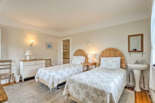 Nantucket Retreat With Deck Walk To The Ferry!
