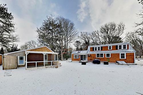 Updated Home & Guest House - Walk To Beach Home