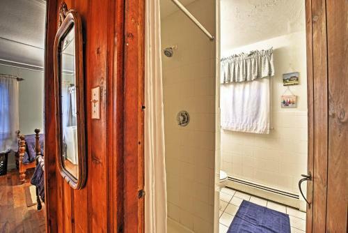 Cozy Yarmouth Home With Private Deck - Walk To Beach!