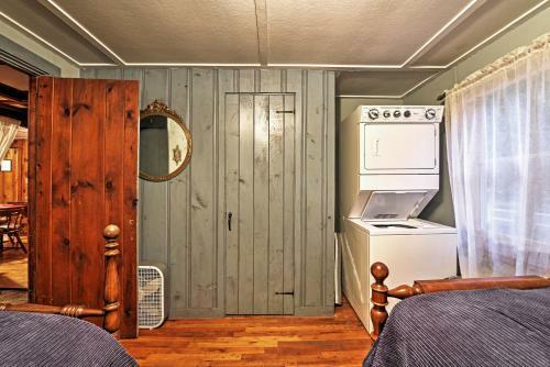 Cozy Yarmouth Home With Private Deck - Walk To Beach!