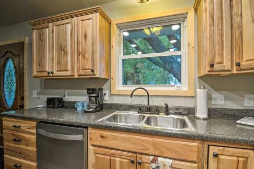 Petoskey Area Cabin, Walk To Crooked River!