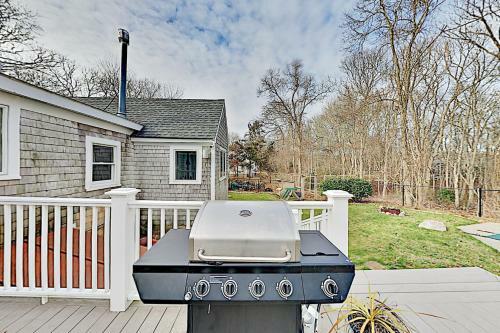 Spacious Getaway - Pool, Hot Tub, 2 Offices, Grill Home