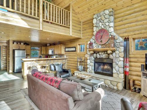 832 Mountain Cabin