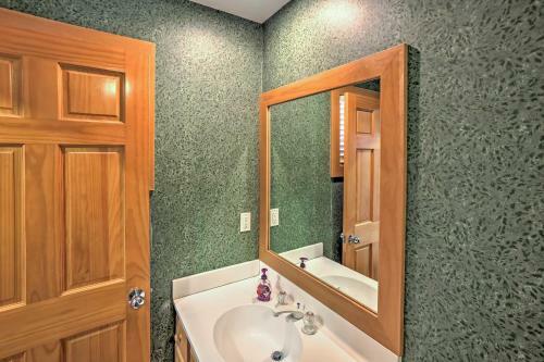 Boyne Falls Townhome With Forest Views-walk To Lifts!
