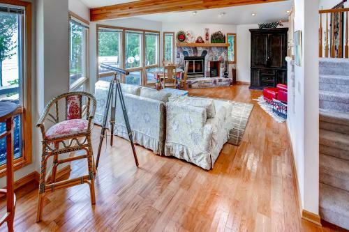 Lavish Charlevoix Home With Fire Pit On Lake Michigan
