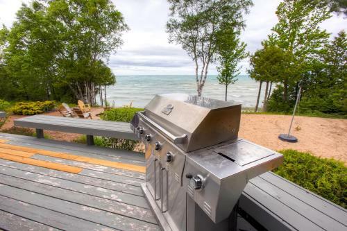 Lavish Charlevoix Home With Fire Pit On Lake Michigan