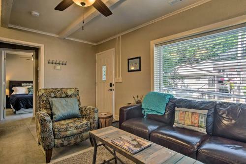 Pet-friendly Cottage Less Than 1 Mile From Oval Beach!