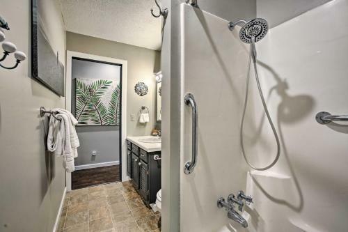 Charming Home With Deck, 2 Mi To Lake Michigan!