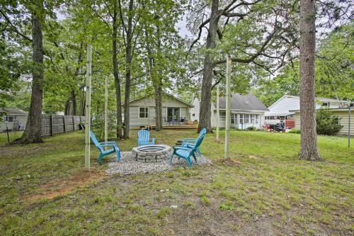 Charming Home With Deck, 2 Mi To Lake Michigan!