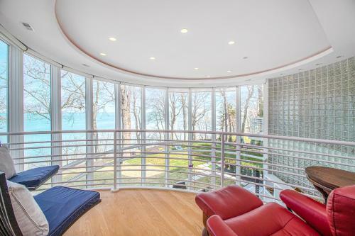 White Pearl Beach House