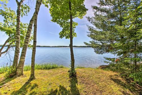 Trout Lake Cabin With Private Dock, Kayaks And Loft!