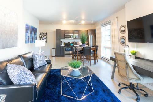 Beautiful & Modern Apartment - Walk To Uptown!