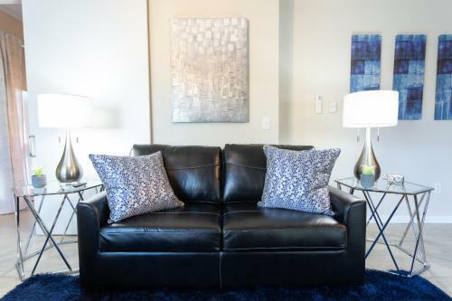 Beautiful & Modern Apartment - Walk To Uptown!