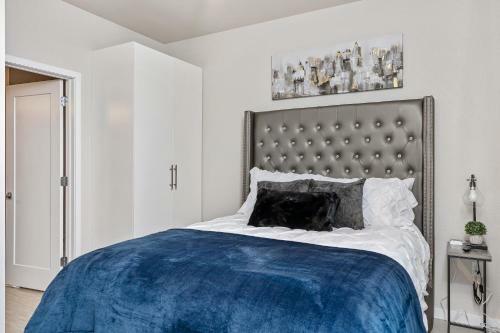Beautiful & Modern Apartment - Walk To Uptown!