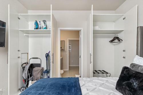Beautiful & Modern Apartment - Walk To Uptown!