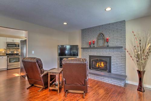 Rochester Home With Deck, 5 Min To Mayo Clinic!