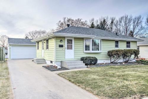 Cheerful Rochester Retreat With Workout Room!